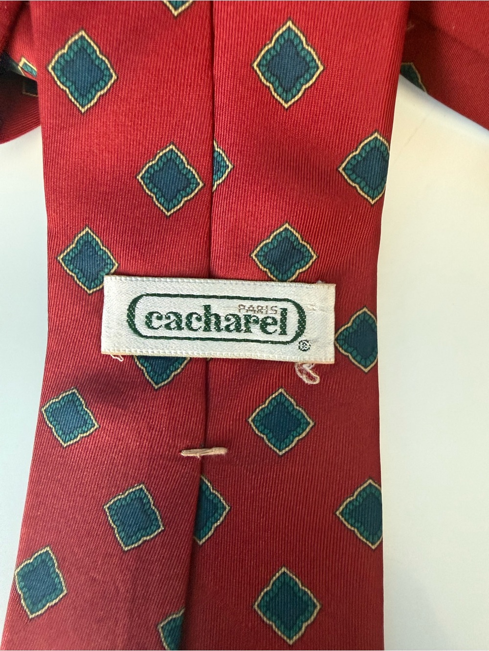 Men's Red Geometric Pattern Tie - Picture 3 of 5